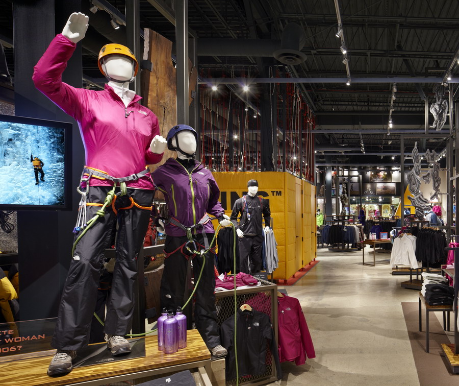 temperen supermarkt ziekte The North Face's Global Growth Plan Calls For 300 New Stores – Visual  Merchandising and Store Design