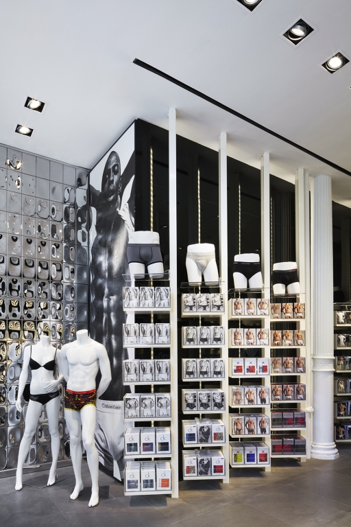 Coping with Briefs – Visual Merchandising and Store Design