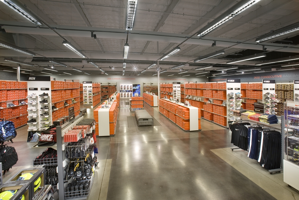10 Things That You See At A Nike Factory Store •