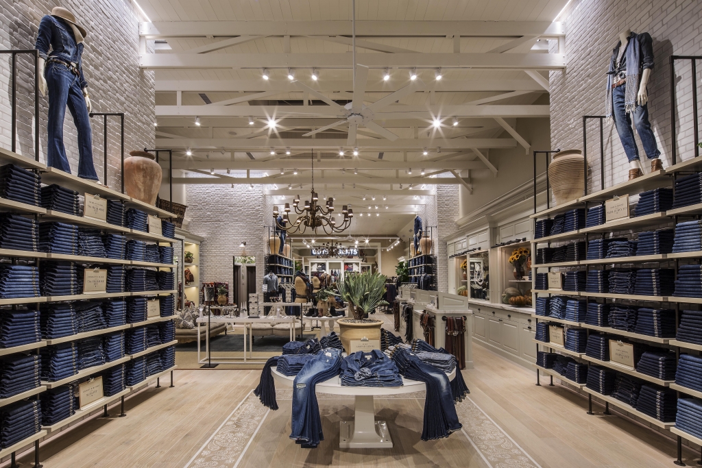 Robust Reinvention – Visual Merchandising and Store Design