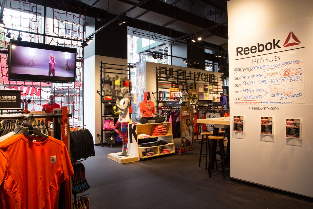 consola vena Sitio de Previs Portfolio: Reebok FitHub, Union Square – Visual Merchandising and Store  Design