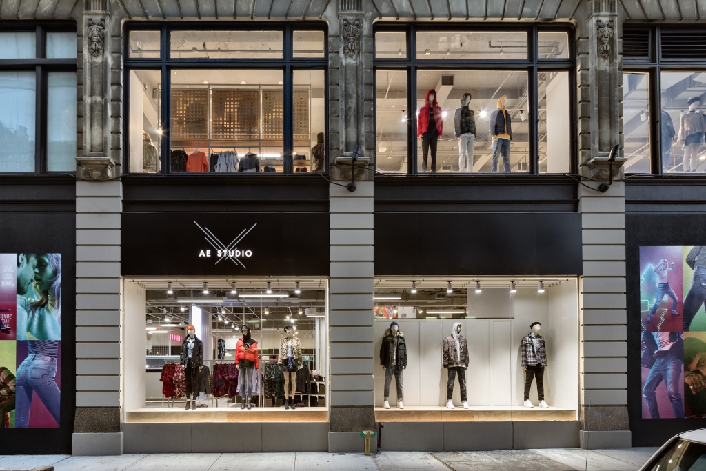 Spreading its Wings – Visual Merchandising and Store Design