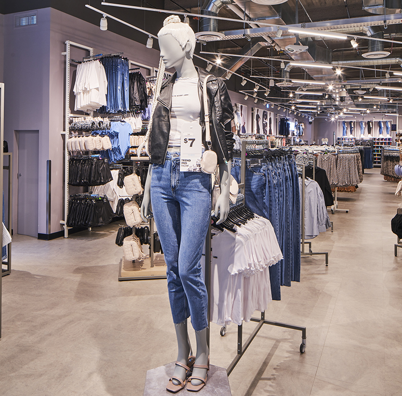Omit Expectation calf Take a Peek Inside Primark's 3-Level Store in Chicago – Visual  Merchandising and Store Design