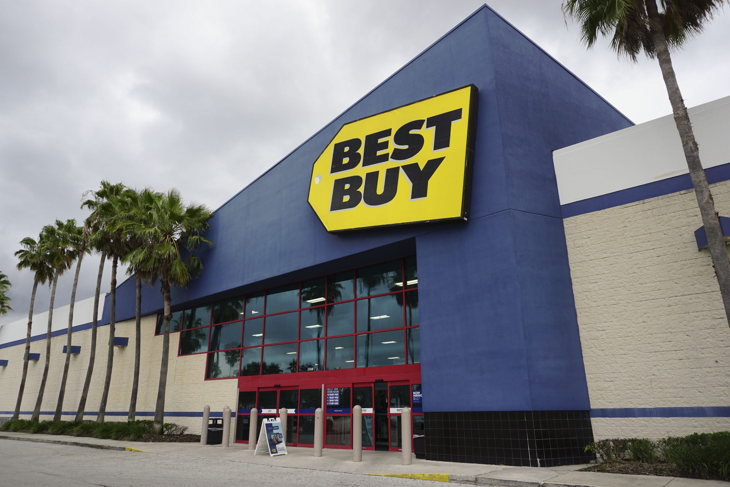 Best Buy Sees Comparable Store Sales Grow 37.2 Percent
