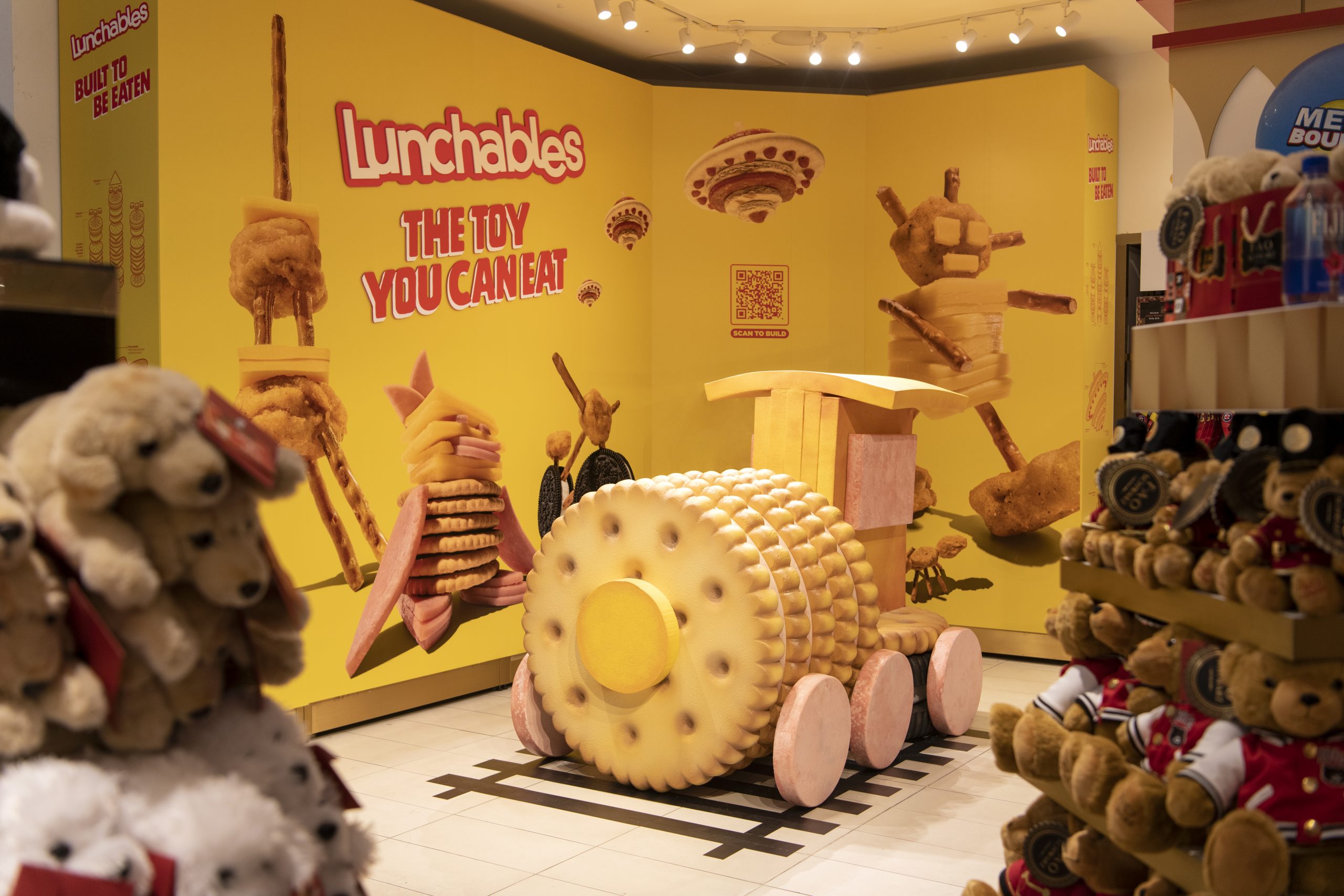 Lunchables Debuts Experience at FAO Schwarz
