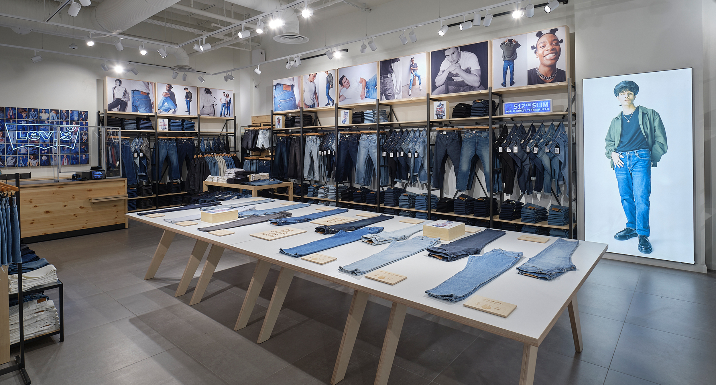 Levi's Shifts VM Strategy for Bigger Focus on Jeans – Visual Merchandising and Store