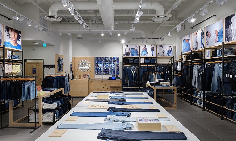 Levi's Shifts VM Strategy for Bigger Focus on Jeans – Visual Merchandising  and Store Design