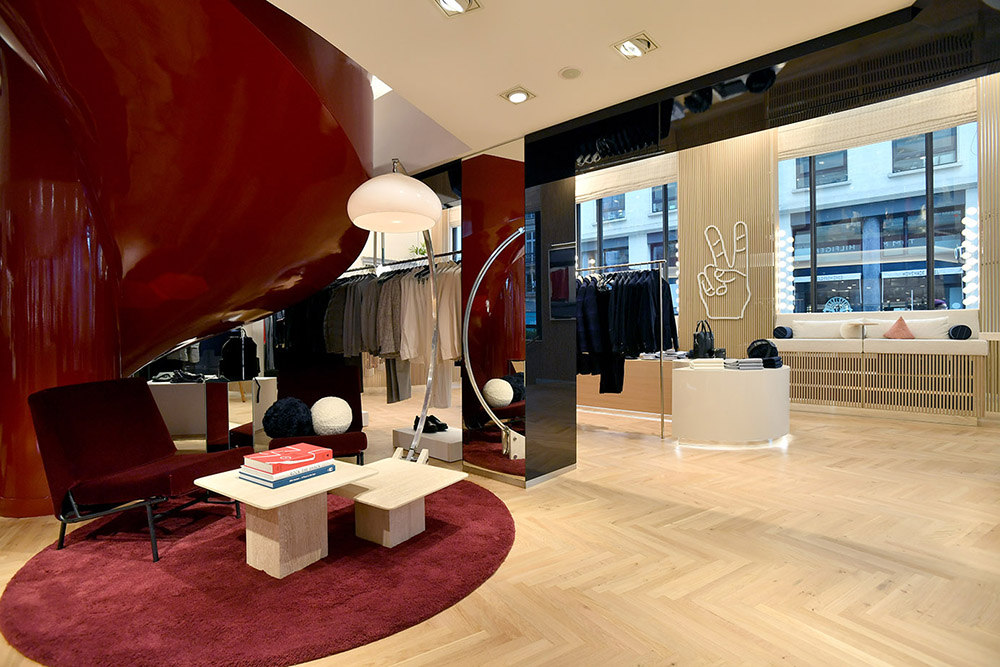 Tommy Hilfiger Debuts American-Inspired Flagship in Paris – Visual  Merchandising and Store Design