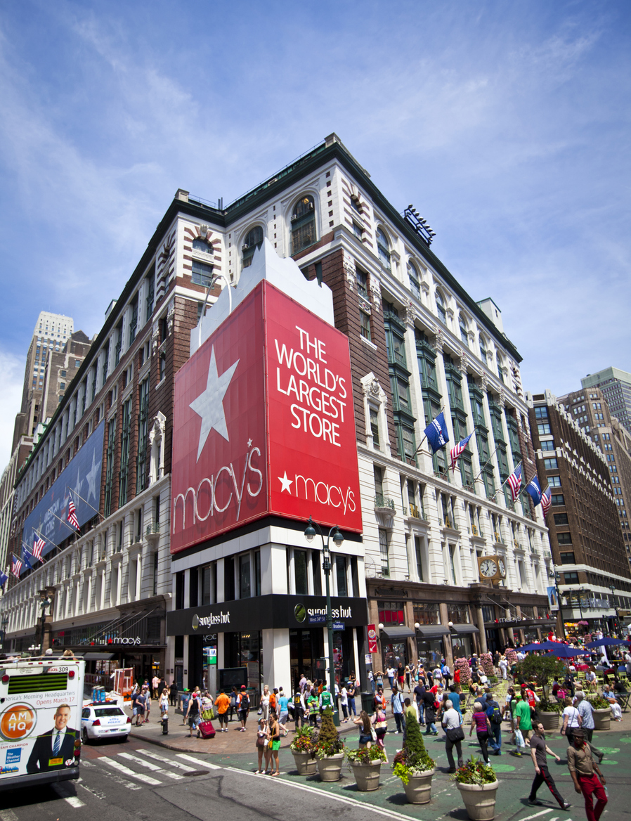 Macy’s to Curb Store Hours Amid Omicron Surge