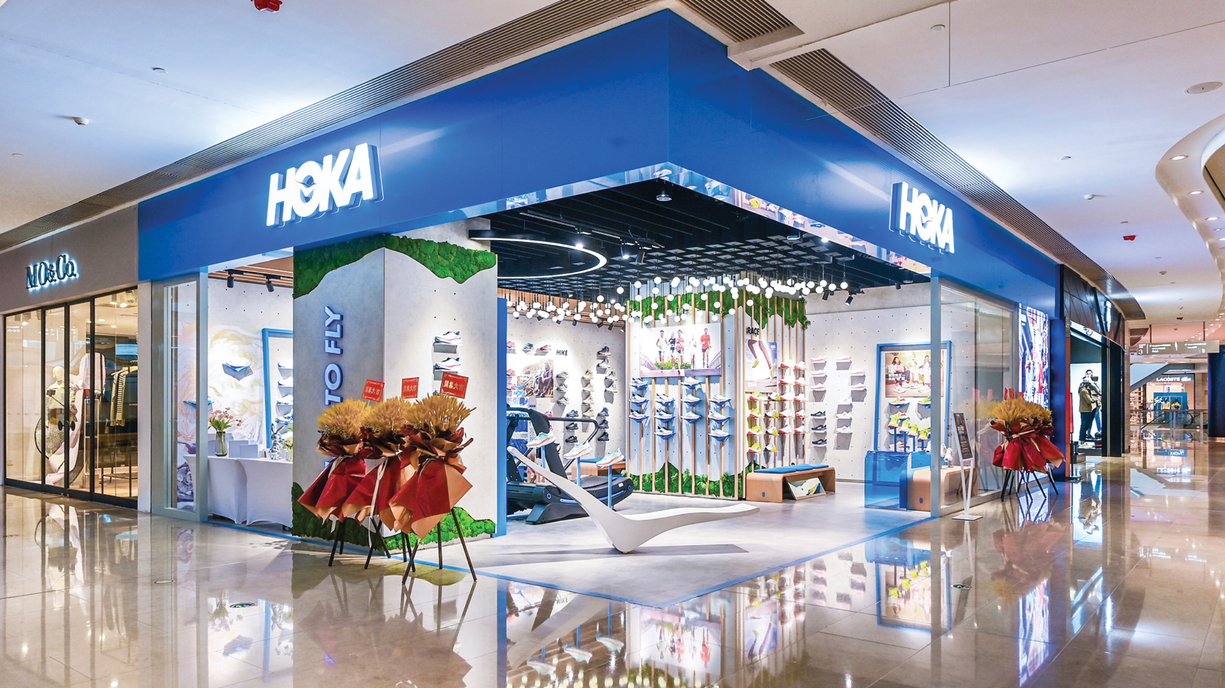 Similar to the Nanjing Road location (shown below), the Hoka store at Shanghai’s Kerry Centre mall boasts a flexible merchandising system. 