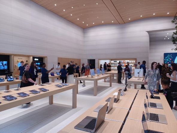 Not All Apple Stores Are the Same – Let Me Show You – Visual Merchandising  and Store Design