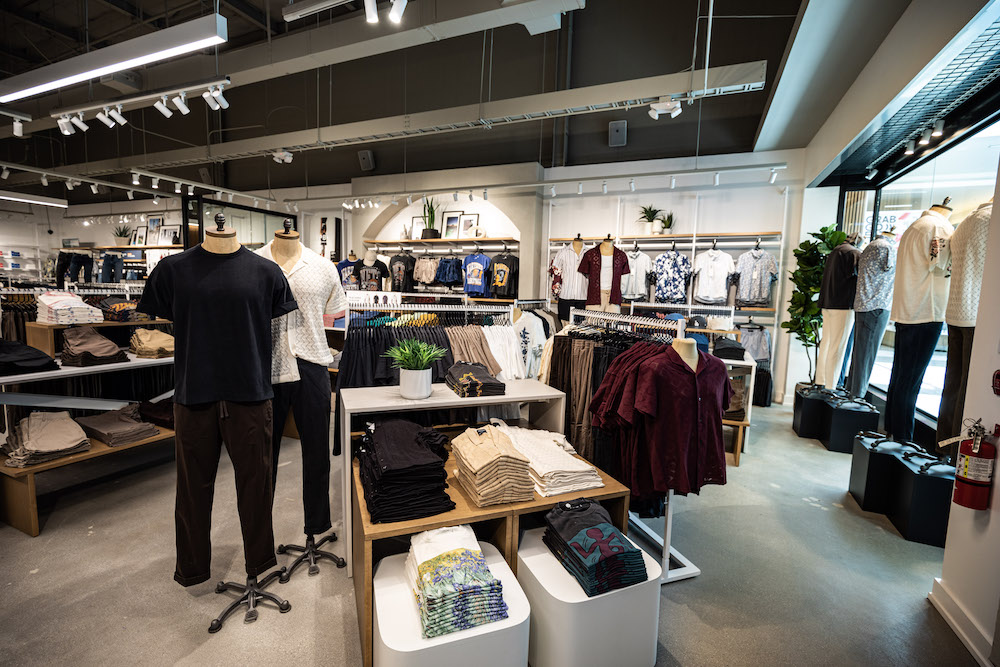 Abercrombie &#038; Fitch Unveils New Store Concept