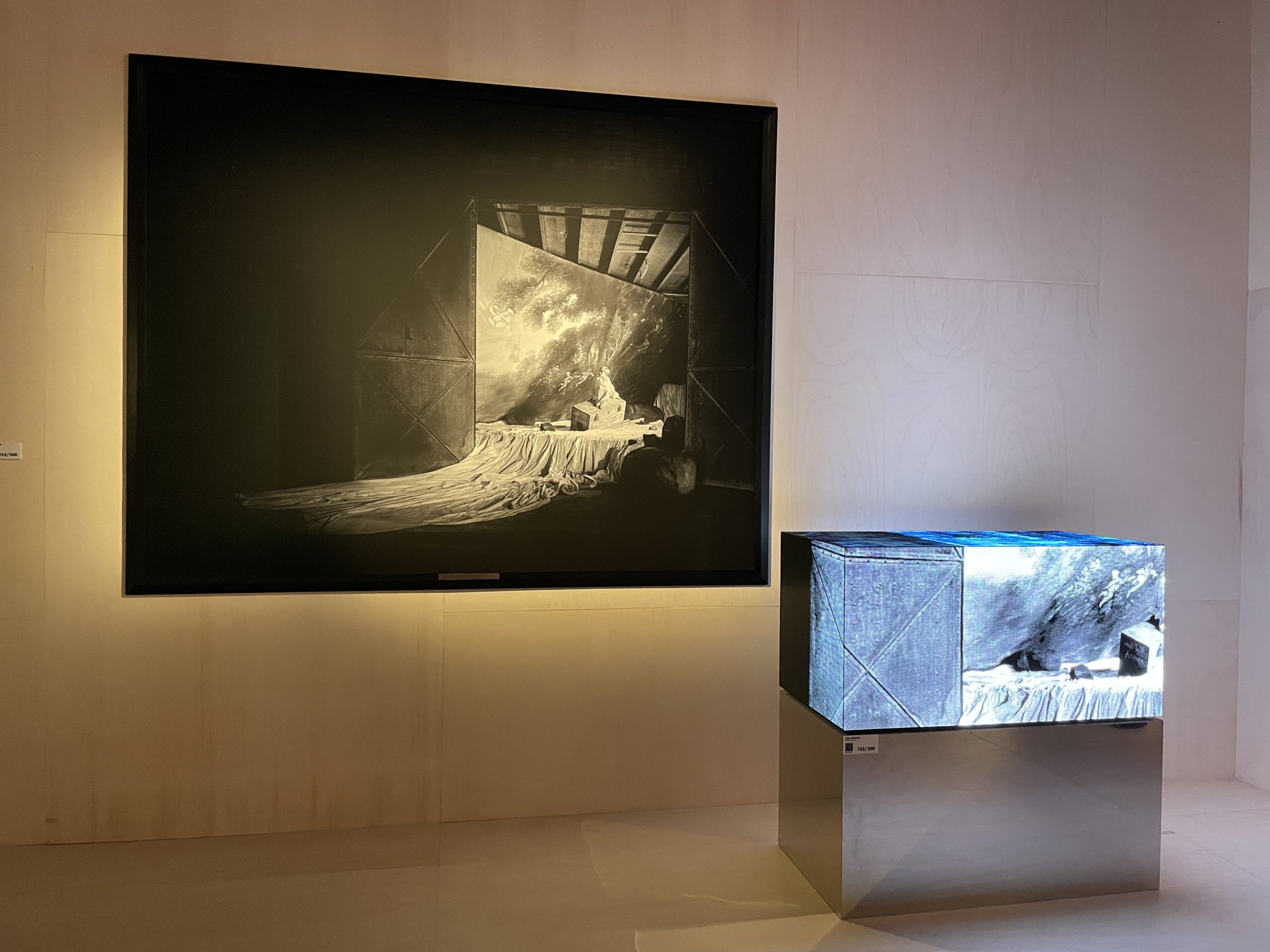 Louis Vuitton 2022.23 'Les Extraits Murano Masterpiece' Art — Anne