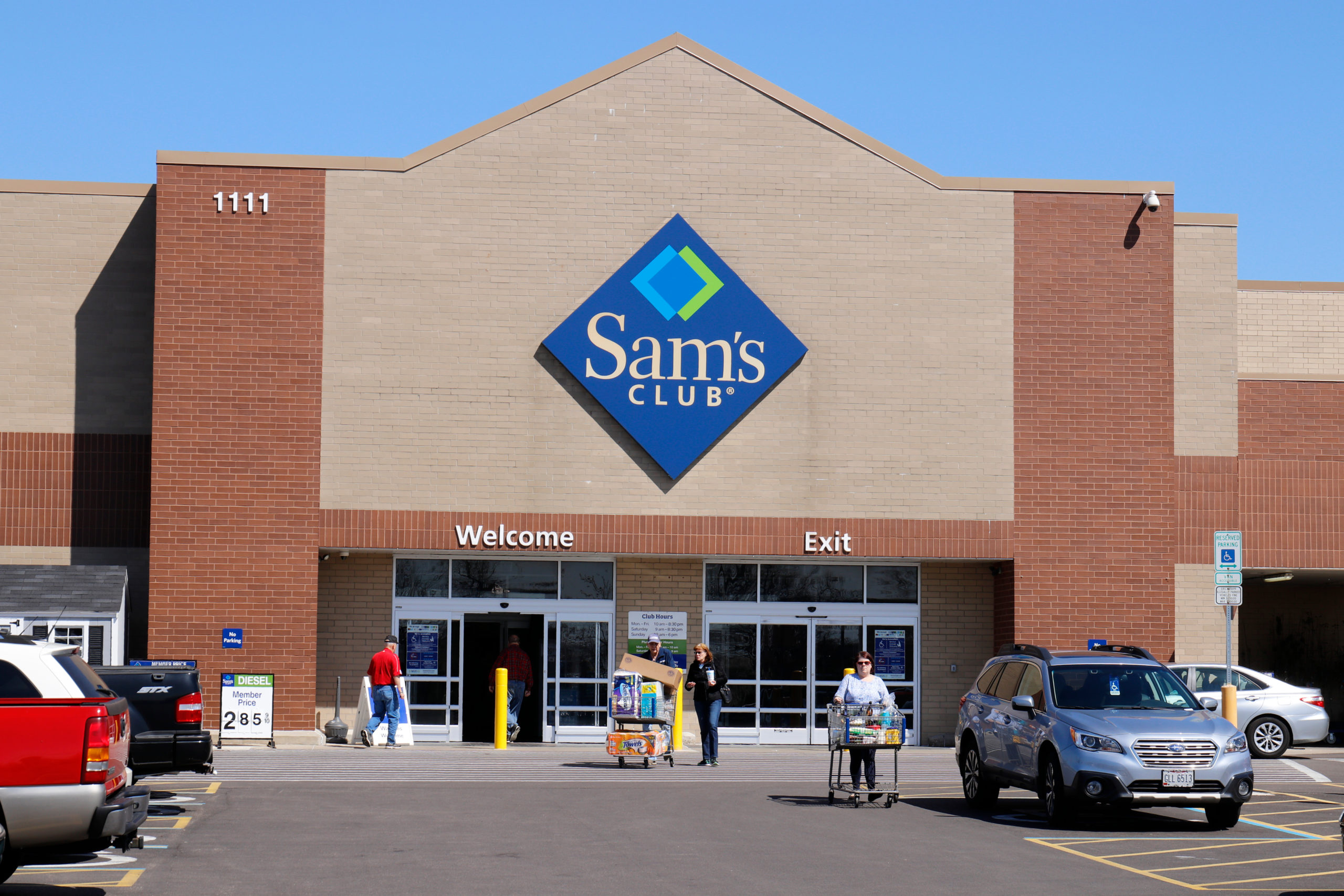 Sam's Club opens its doors