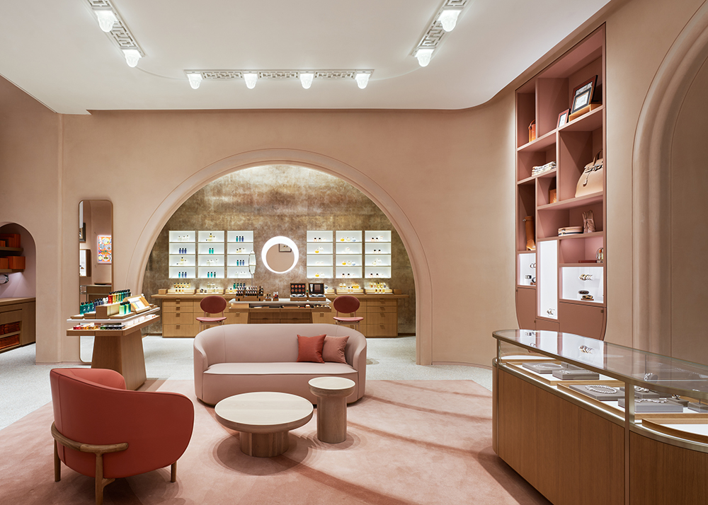 Hermès Puts French Luxury on Display with 5-Floor Flagship in New York –  Visual Merchandising and Store Design
