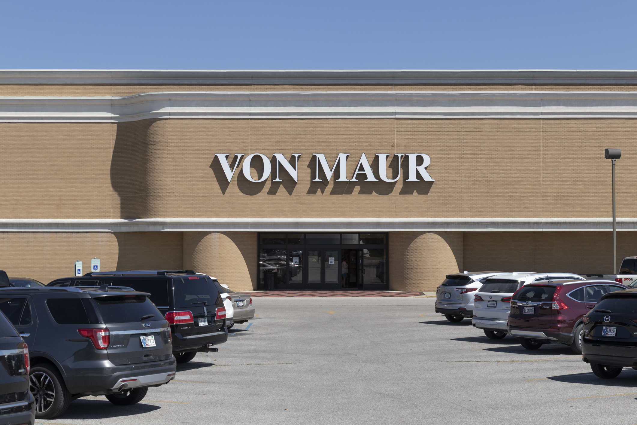 Von Maur Sets First Location in North Dakota – Visual