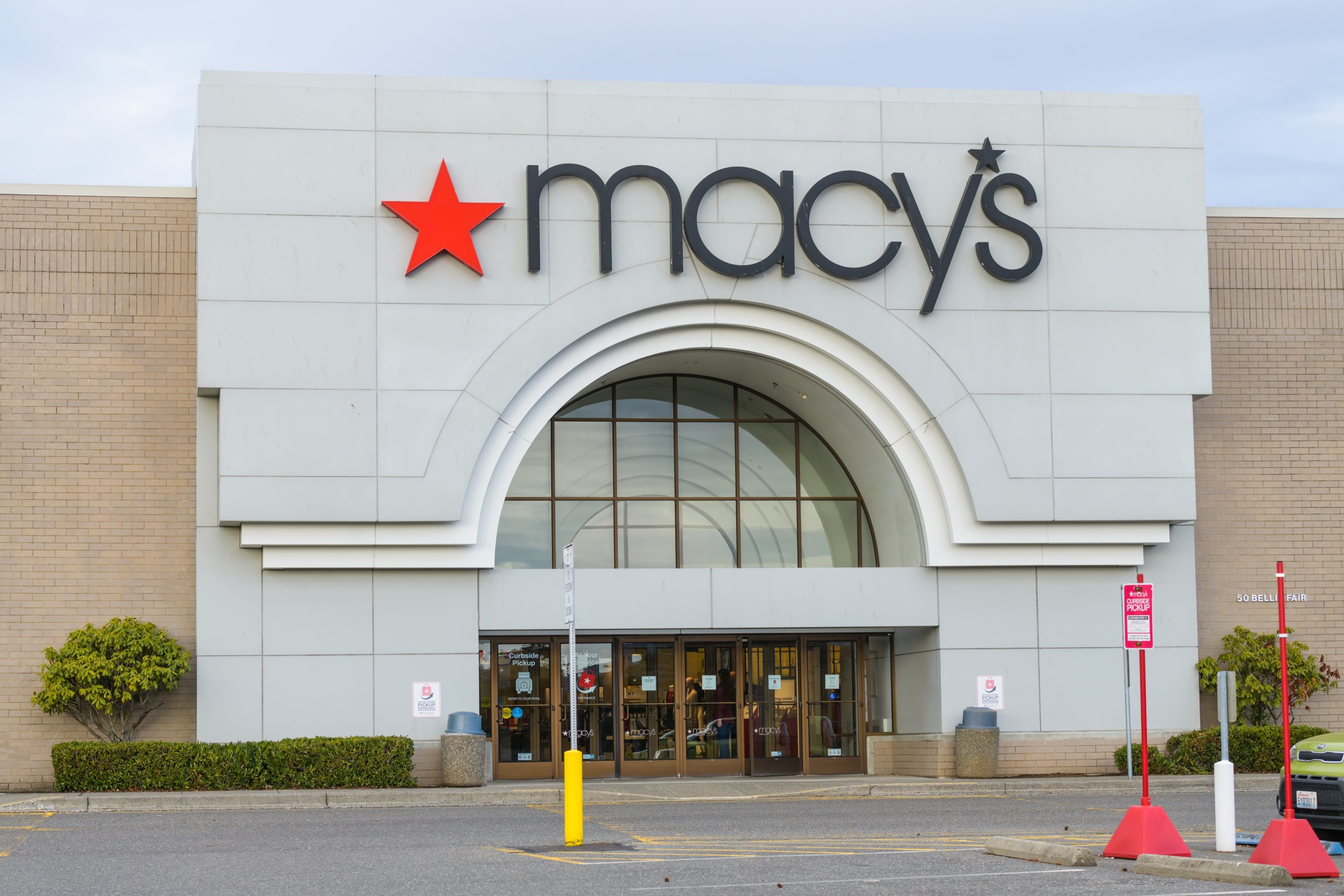 Macy’s Speeds Move to Small-Format Stores
