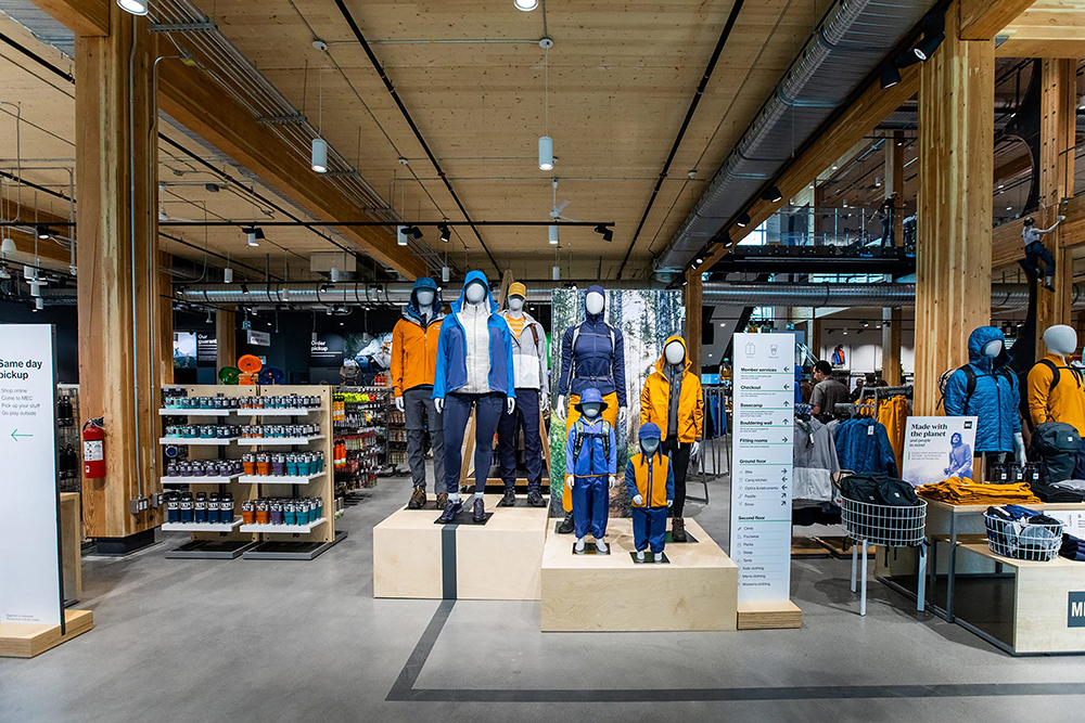 Mannequins and Forms, Props/Decoratives Products for Our July/August