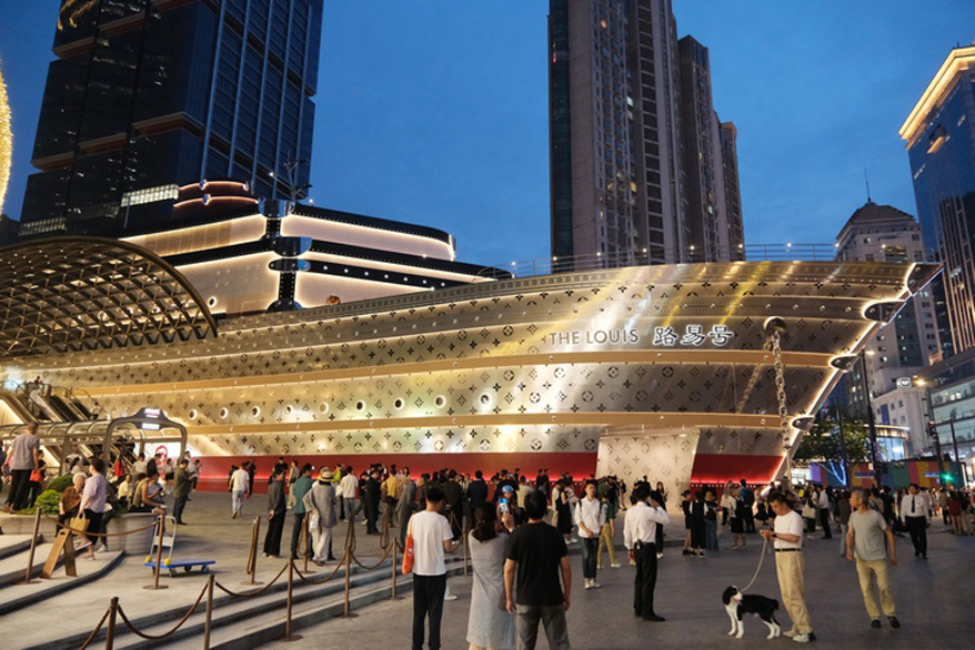 On Our Radar: Louis Vuitton, Shanghai – Visual Merchandising